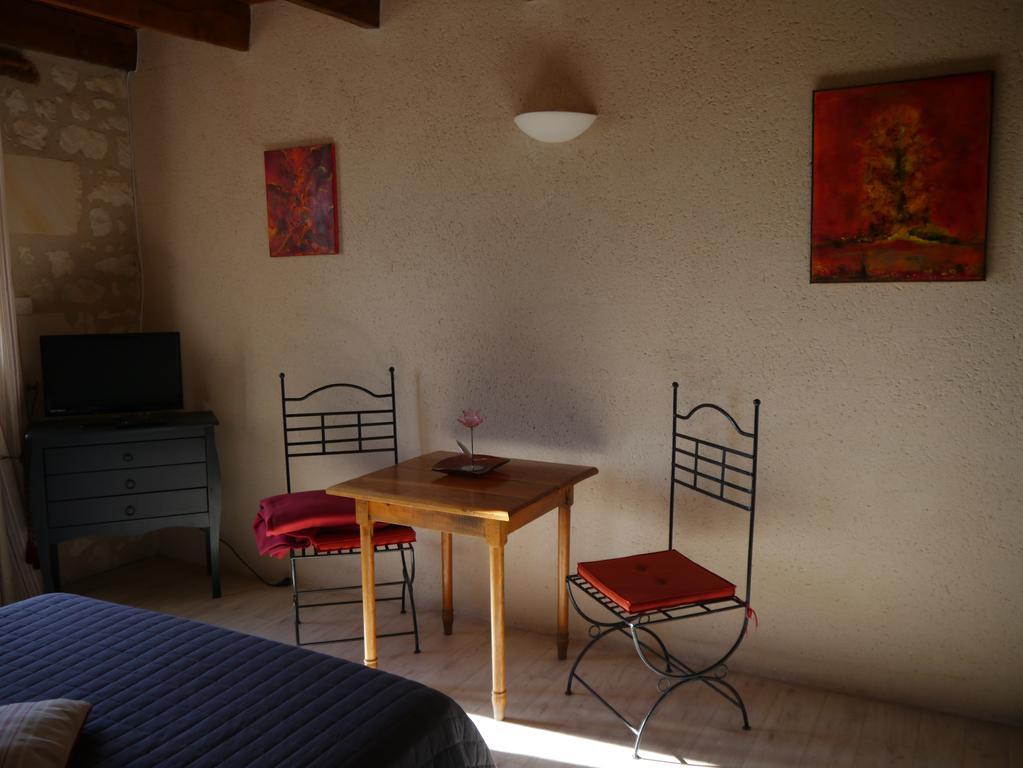 Logis Auberge De Crissay Pokój zdjęcie